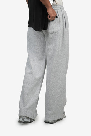 Finesse Baggy Fleece Trouser back pocket – Street Style Detail, Finesse BD