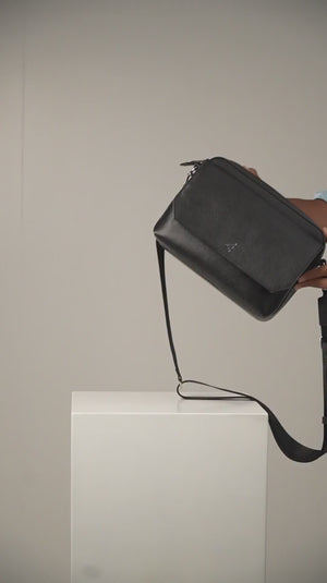 The Finesse Aurum Leather Messenger Bag